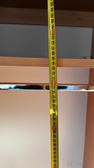 Šatní drěvěná skříň - 8