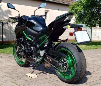 KAWASAKI Z900 - 8
