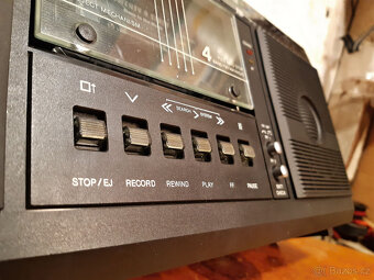 Radiomagnetofon RFT SKR720 z roku 1988 - 8