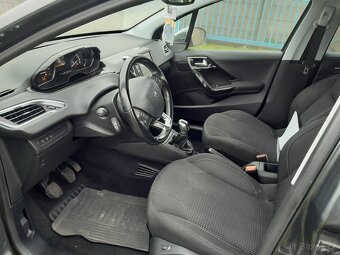 Peugeot 208 1.2 81 KW Panorama,kamera,serviska - 8