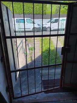 Prodám mříž na vrata s rámem - 8