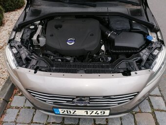 VOLVO V60 133 kW - 8