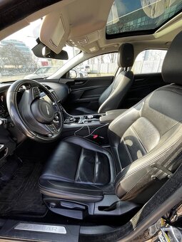 Jaguar XE 2.0 AWD - 8