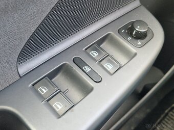 VW Golf V 2007 1.6i 75kW ČR Čtěte celý inzerát - 8