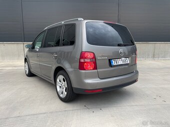Volkswagen Touran 2.0 TDI 5MÍST DVĚ SADY KOL TAŽNÉ - 8