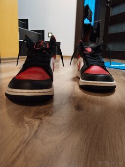 AIR JORDAN 1 MID 42,5 eu - 8