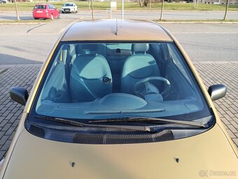 Toyota Yaris 1.0 - 8