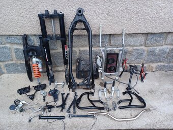 KTM LC8 990 SUPERDUKE a SMT - DOKLADY - 8