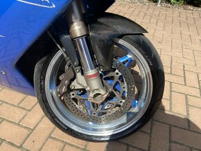 MV Agusta F4 750 - 8