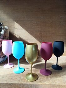 Barevné gravírované sklenice na víno s textem - 8