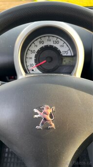 Peugeot 107 - pětidveřové hezké auto. - 8