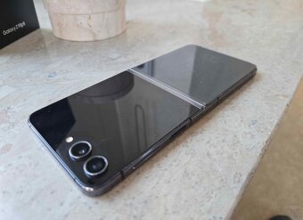 Samsung Z flip 5 512GB graphite - 8
