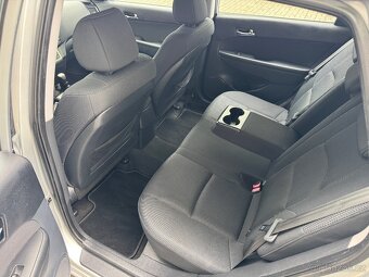 Hyundai i30 kombi 1,6i 93 kW, serviska, 2 x kola - 8
