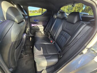 Toyota C-HR 1,8 hybrid 40 000 km - 8