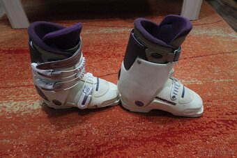 Lyžáky, lyže a helmy výbava - 8