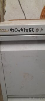 Regaly a skříně - 8