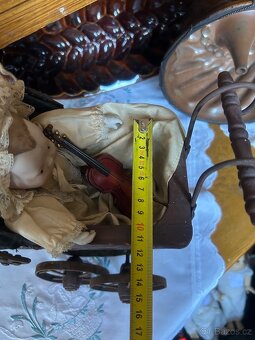 Sběratelský komplet – kočárek + porcelánová panenka - 8