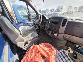 Volkswagen Crafter 2.5TDI skříň/ havarované/ motor KO - 8