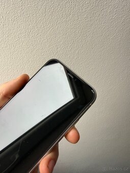 iPhone XR 64gb 74% baterie - 8