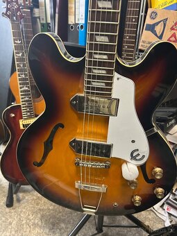 Hagstrom Super Viking a Epiphone Casino - 8