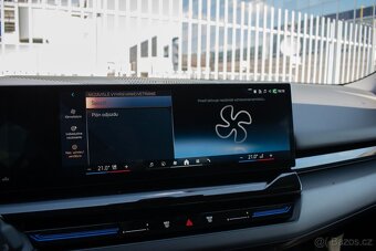 BMW Rad 5 Touring 540d xDrive 210kw v ZÁRUKE - 8