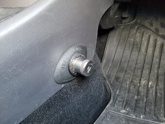 Ford Focus Kombi 1.6 74 kW benzín r.v. 2004 - 8