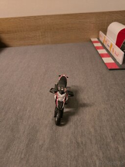 Motorky s garáží - 8