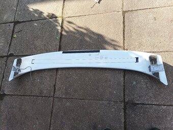 Křídlo BMW E36 a podložky - 8