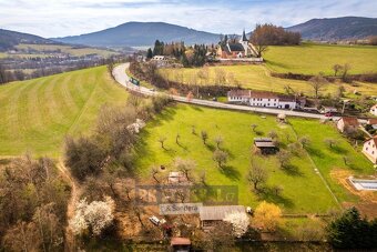 Prodej velice prostorného pozemku pro bydlení, 2 282 m2, v a - 8