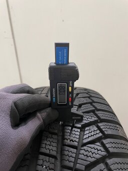 Original zimni alu Audi Q3 5x112 + 215/65/17 95% - 8