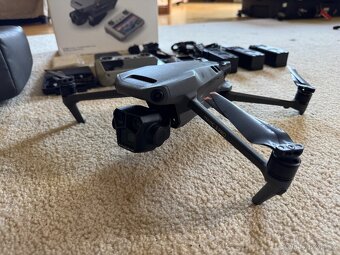 DJI Mavic 3 Pro Fly More Combo - 8
