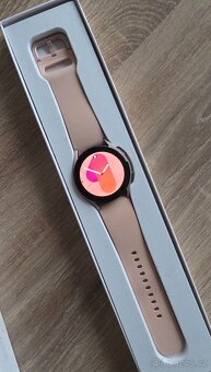 Chytré hodinky Samsung Galaxy Watch5 / 40 mm / Pink Gold - 8