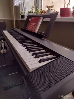 Yamaha NP-32 Midi keyboard 76 kláves ,stojan, padál sluchátk - 8