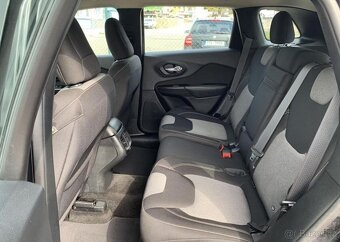 Jeep Cherokee 2.0M-JET LONGITUDE LIMITED manuál 103 kw - 8