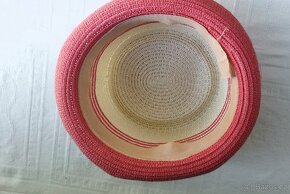 Letní klobouky a sbírka plechovek - 8