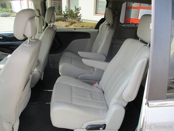 CHRYSLER TOWN & COUNTRY 3,6L V6 211kw LPG odp. DPH 2015 - 8