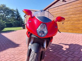 MV Agusta F4 750 - 8