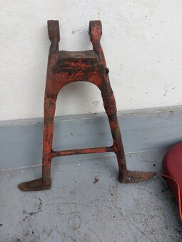 Pulbuben zelezny stojan, krasny kastlik - 8