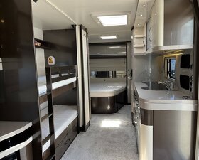 Super luxusní karavan Hobby 650 nově v půjčovně - 8