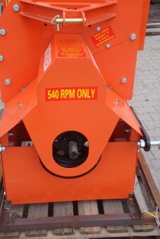 Štěpkovač WC-8 za traktor,  spolehlivý pomocník na dřevo - 8
