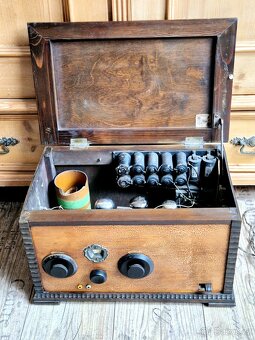 Velké rádio, truhlička, 20 léta, 3 lampovka, Německo - 8