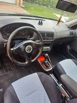 Volkswagen Golf IV 1.6 - 8