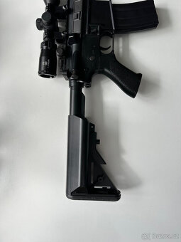 Airsoftová zbraň M4 SALIENT ARMS - ABS se zaměřovačem - 8