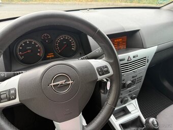Opel Astra Caravan - kombi,1.6 benzin,85kw,2010 - 8