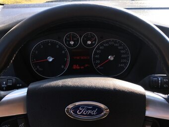 Ford Focus mk2 1.6 74 kW combi - 8