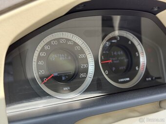 Volvo V70 D5 AWD - 8