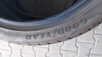 Prodám 2 x letní pneu Goodyear 245/40/21 - 8