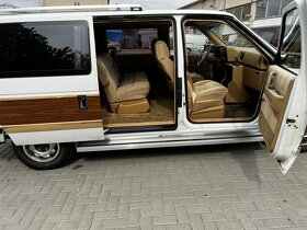Dodge Grand Caravan rok 1989 - 8