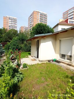 Novostavba - atelier 22m2 + patro na spaní 10m2 Michle - 8