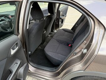 Honda Civic 1.8 i-VTEC 104 kW, jen 115.886 km, rok 2012 - 8